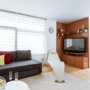 Apartment Two Bedroom Townhouse Within 10min Walk From Beach, Barcelona