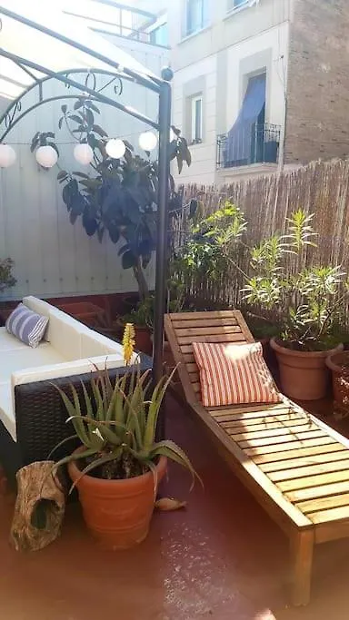 Small Room In Sants With Huge Terrace Barcelona Spanyolország